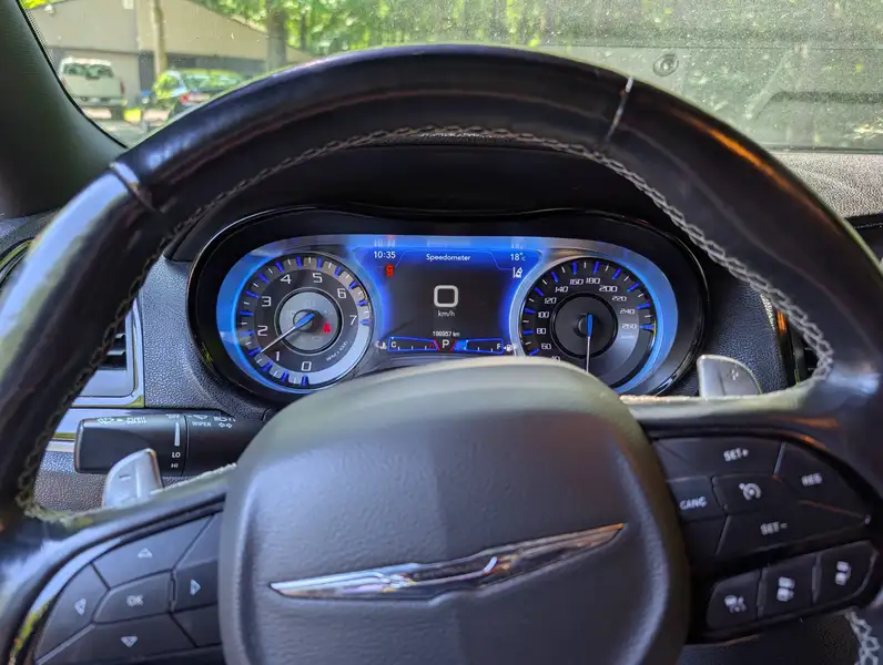 2021 Chrysler 300 300S, čierna, 199 000 km, dovoz Kanada — foto 6 z 7