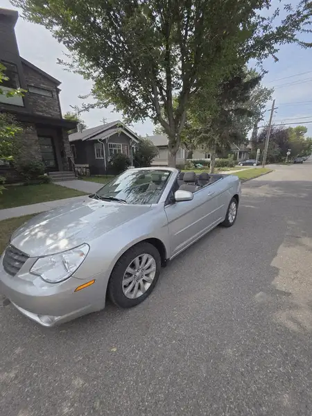 2010 Chrysler Sebring 2dr Conv Touring, strieborná, 80 800 km, dovoz Kanada — foto 6 z 6
