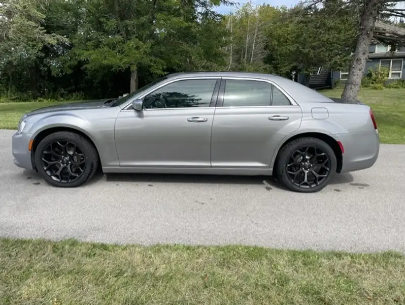 2016 Chrysler 300 300C Platinum, strieborná, 168 000 km, dovoz Kanada — foto 1