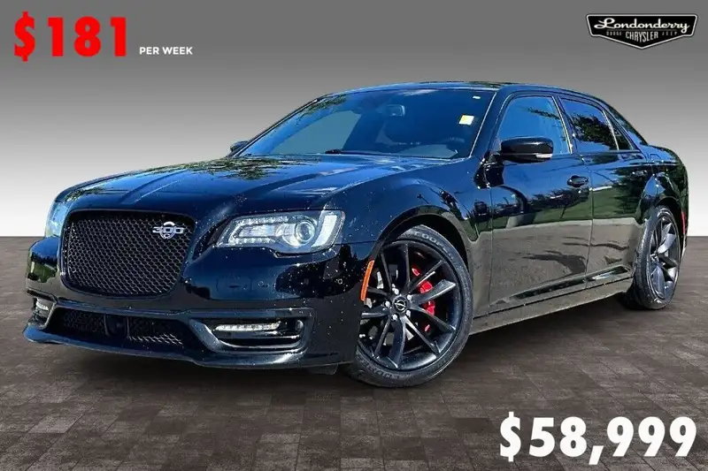2023 Chrysler 300 Srt8, čierna, 72 087 km, dovoz Kanada — foto 1