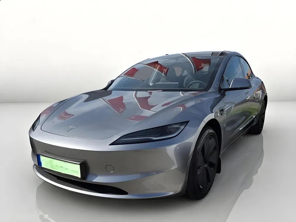 2026 Tesla Model 3, 1 km, Poľsko — foto 1