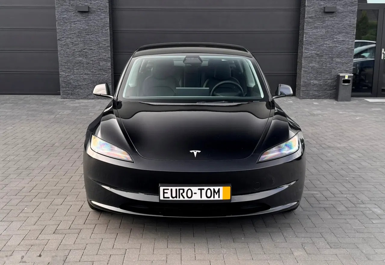 2025 Tesla Model 3, 97 000 km, Poľsko — foto 10 z 23