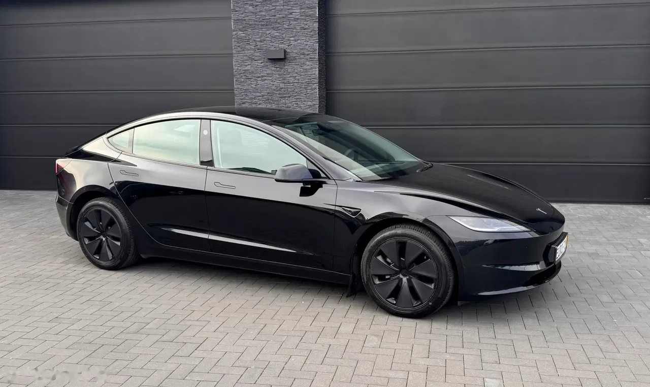 2025 Tesla Model 3, 97 000 km, Poľsko — foto 9 z 23