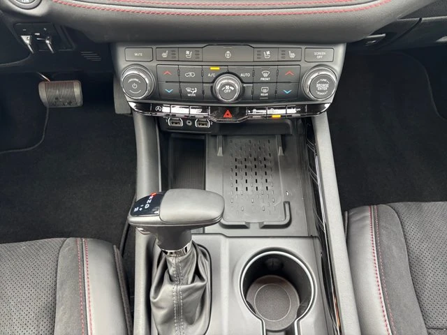 2027 Dodge Durango SXT AWD, černá, 0 km, dovoz Kanada — foto 15 z 20