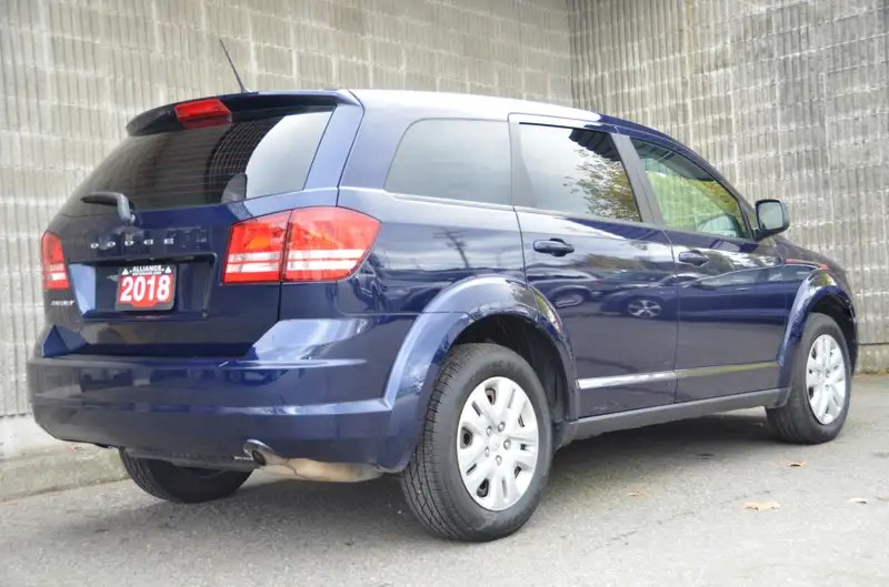 2018 Dodge Journey Canada Value Pkg, modrá, 94 144 km, dovoz Kanada — foto 5 z 12