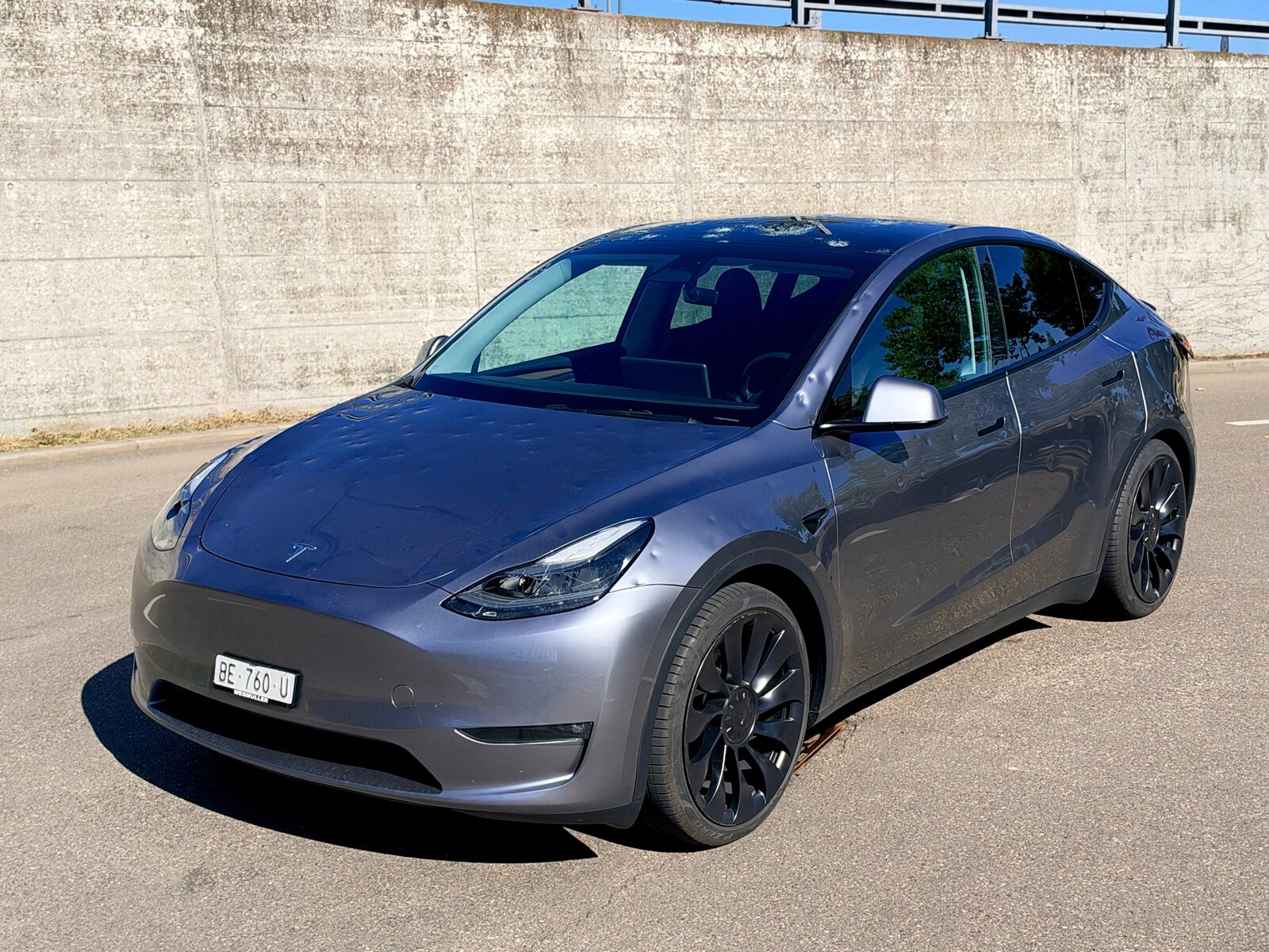 2024 Tesla Model Y Performance, 31 000 km, Švajčiarsko — foto 1