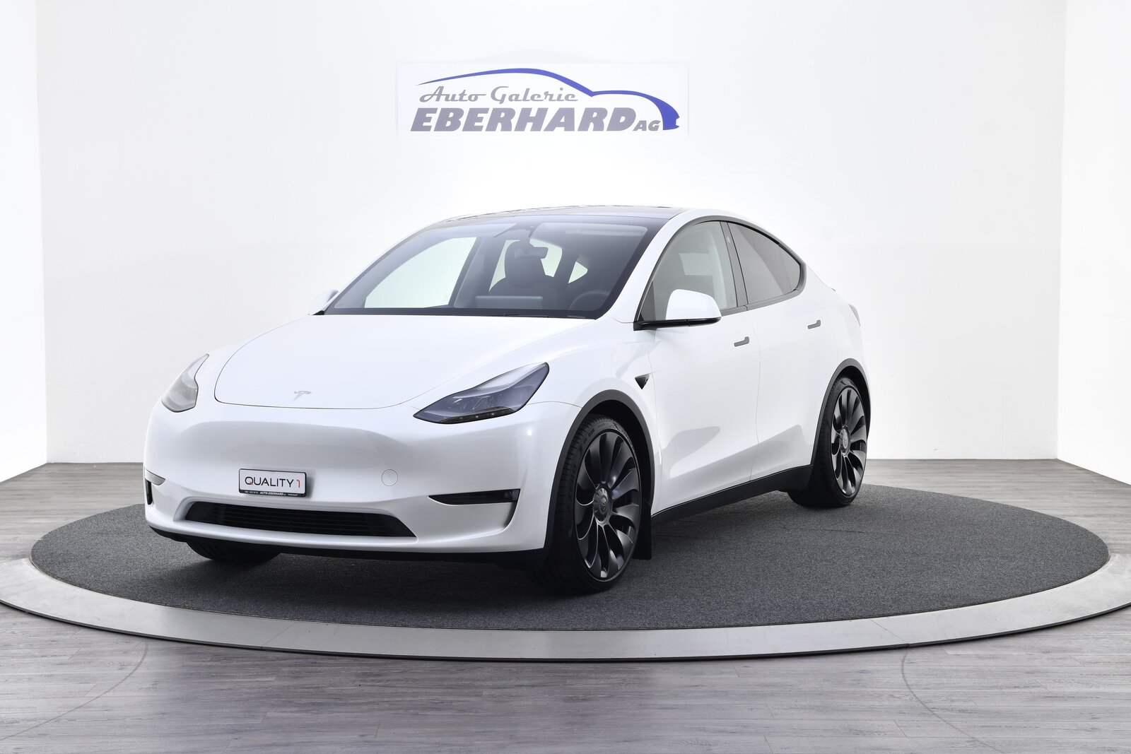 2024 Tesla Model Y Performance, 37 400 km, Švajčiarsko — foto 1