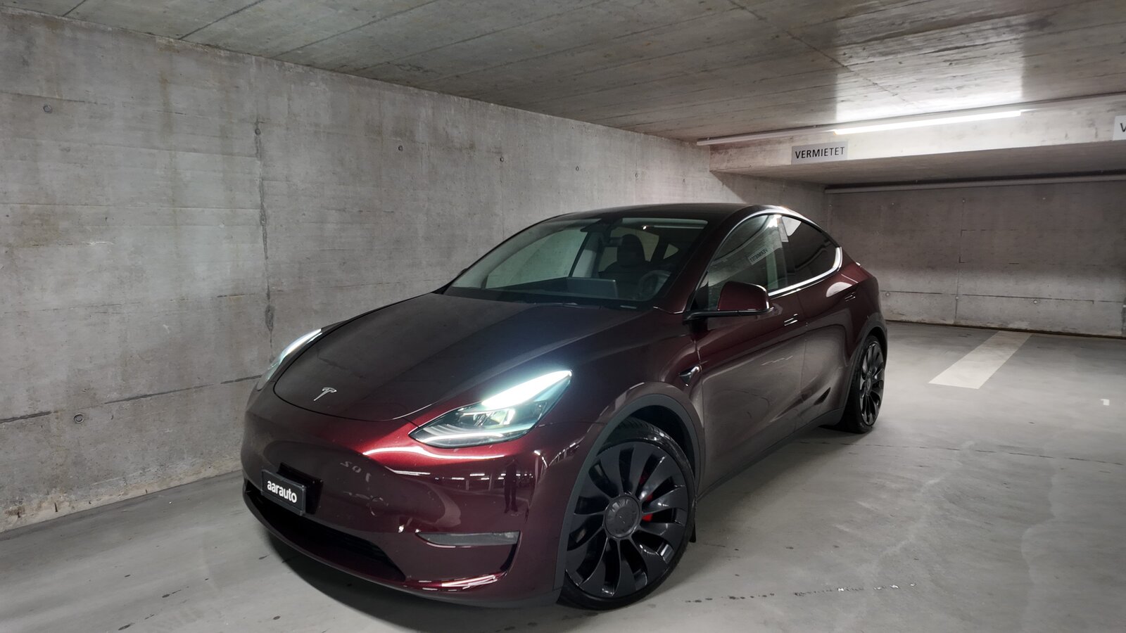 2024 Tesla Model Y Performance, 57 000 km, Švajčiarsko — foto 1