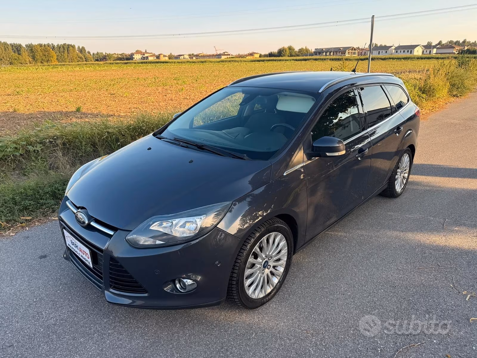 2033 Ford, Taliansko — foto 1
