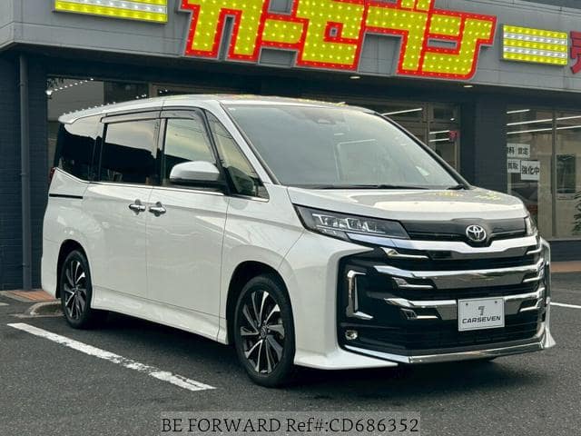 2023 Toyota Noah, 33 152 km, dovoz Japonsko — foto 1