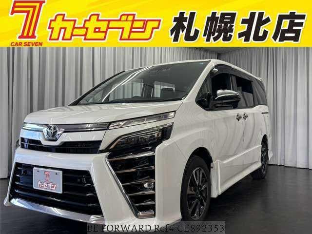 2021 Toyota Voxy, 32 771 km, dovoz Japonsko — foto 1