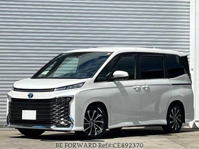 2025 Toyota Voxy, 5 422 km, dovoz Japonsko — foto 1