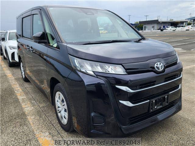 2023 Toyota Noah, 15 650 km, dovoz Japonsko — foto 1