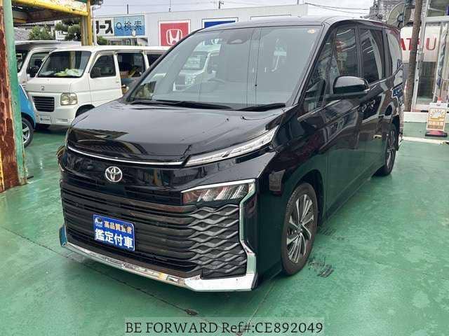 2024 Toyota Voxy, 9 010 km, dovoz Japonsko — foto 1