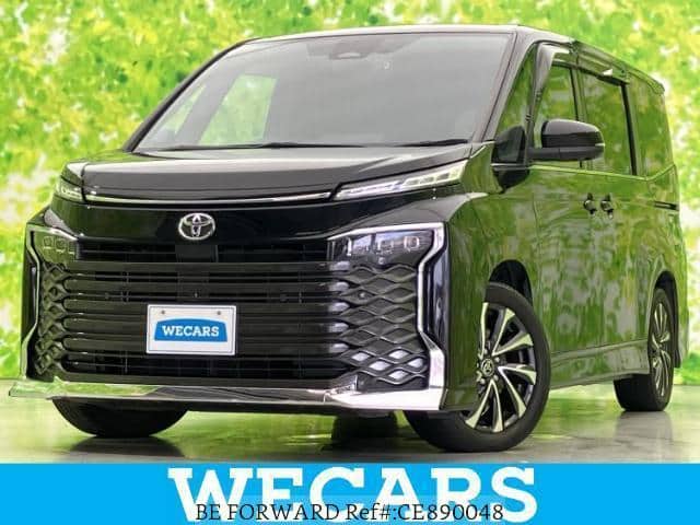 2022 Toyota Voxy, 29 000 km, dovoz Japonsko — foto 1