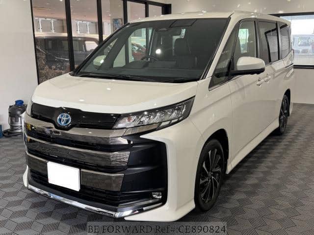 2023 Toyota Noah, 21 972 km, dovoz Japonsko — foto 1