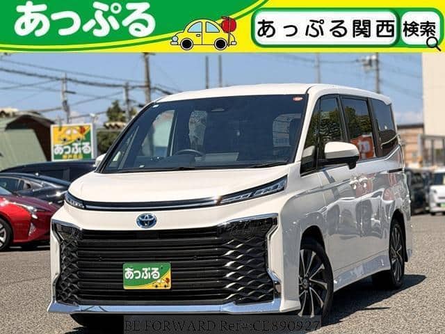 2024 Toyota Voxy, 15 200 km, dovoz Japonsko — foto 1