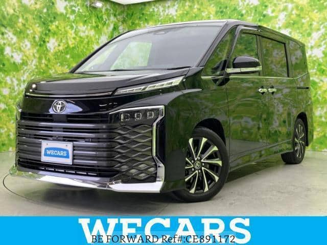 2022 Toyota Voxy, 32 310 km, dovoz Japonsko — foto 1