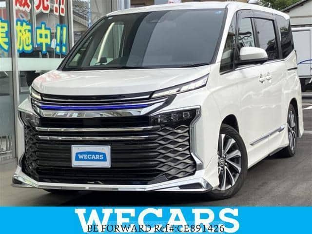 2023 Toyota Voxy, 73 670 km, dovoz Japonsko — foto 1