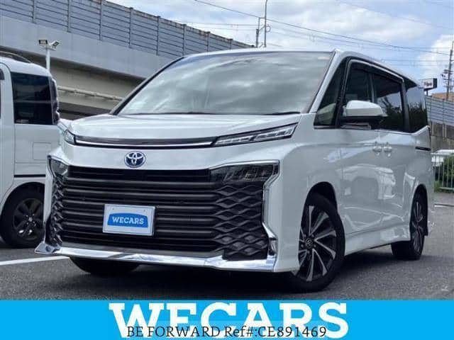 2022 Toyota Voxy, 51 200 km, dovoz Japonsko — foto 1