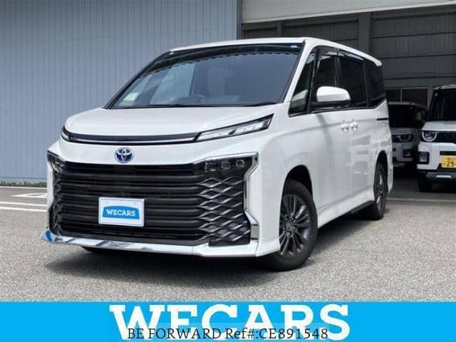 2025 Toyota Voxy, 18 020 km, dovoz Japonsko — foto 1