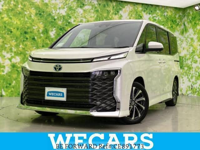 2023 Toyota Voxy, 29 500 km, dovoz Japonsko — foto 1