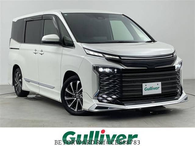 2023 Toyota Voxy, 35 993 km, dovoz Japonsko — foto 1