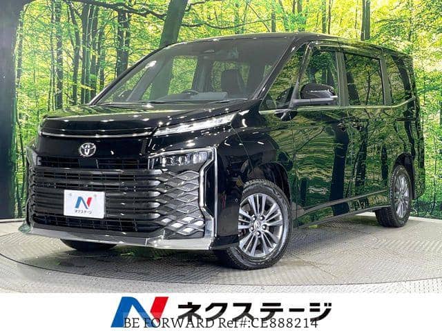 2023 Toyota Voxy, 49 250 km, dovoz Japonsko — foto 1