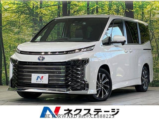 2025 Toyota Voxy, 5 296 km, dovoz Japonsko — foto 1