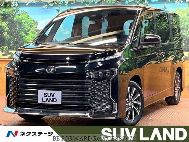 2023 Toyota Voxy, 25 400 km, dovoz Japonsko — foto 1