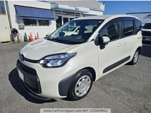 2022 Toyota Sienta, 17 300 km, dovoz Japonsko — foto 1