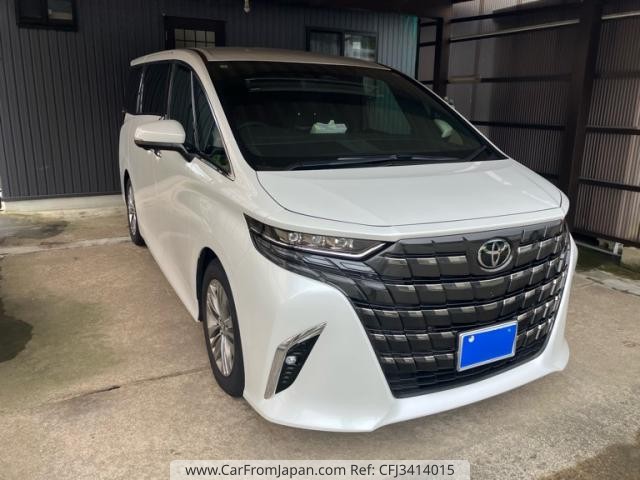 2025 Toyota Alphard, 3 600 km, dovoz Japonsko — foto 1