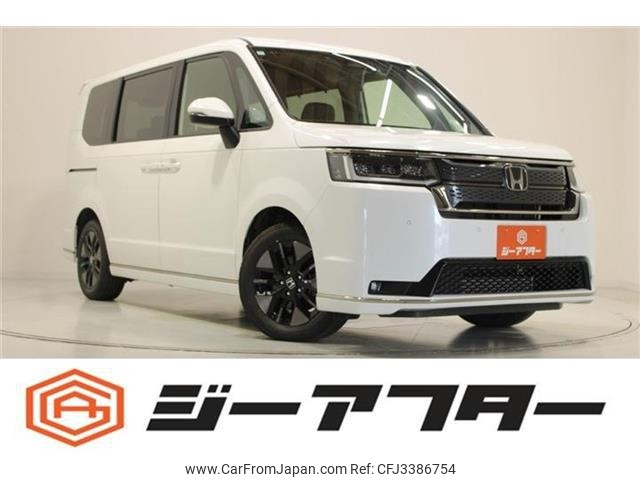 2025 Honda Stepwagon, 13 000 km, dovoz Japonsko — foto 1