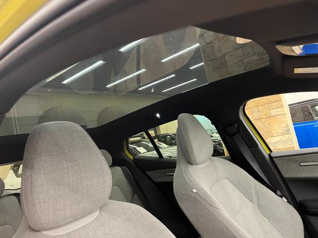 Volvo Ex30, dovoz Japonsko — foto 4 z 40