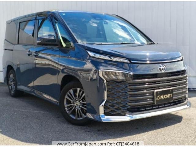 2022 Toyota Voxy, 15 000 km, dovoz Japonsko — foto 1 2022 Toyota Voxy, 15 000 km, dovoz Japonsko — foto 1