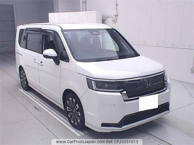 2024 Honda Stepwagon, 30 000 km, dovoz Japonsko — foto 1