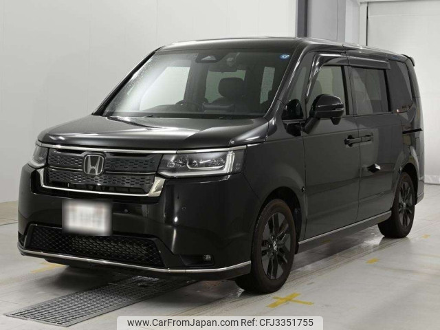 2024 Honda Stepwagon, 28 000 km, dovoz Japonsko — foto 1