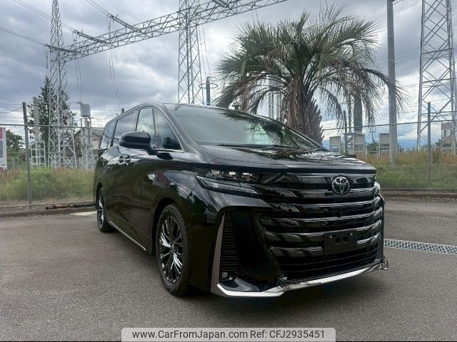 2023 Toyota Vellfire, 28 000 km, dovoz Japonsko — foto 1