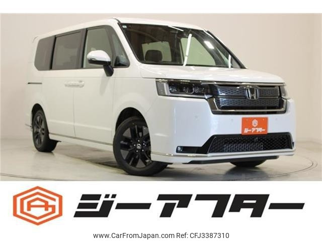 2025 Honda Stepwagon, 7 000 km, dovoz Japonsko — foto 1