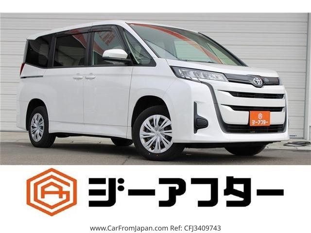2023 Toyota Noah, 101 600 km, dovoz Japonsko — foto 1