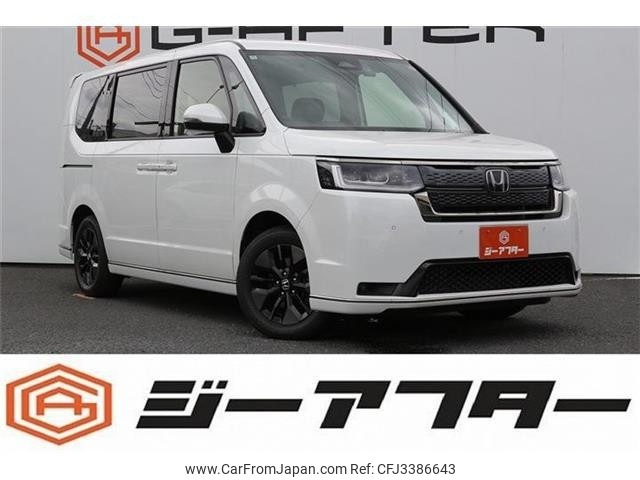 2025 Honda Stepwagon, 12 000 km, dovoz Japonsko — foto 1
