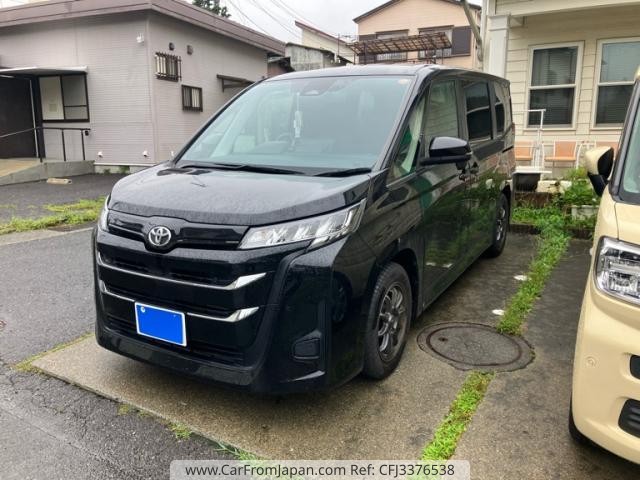 2024 Toyota Noah, 31 700 km, dovoz Japonsko — foto 1