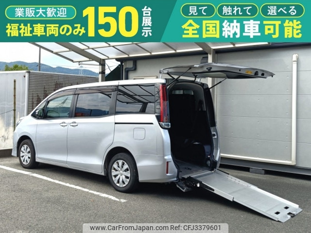 2021 Toyota Noah, 70 000 km, dovoz Japonsko — foto 1