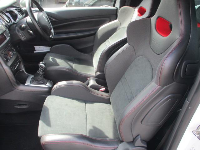 Citroen Ds3, dovoz Japonsko — foto 11 z 40