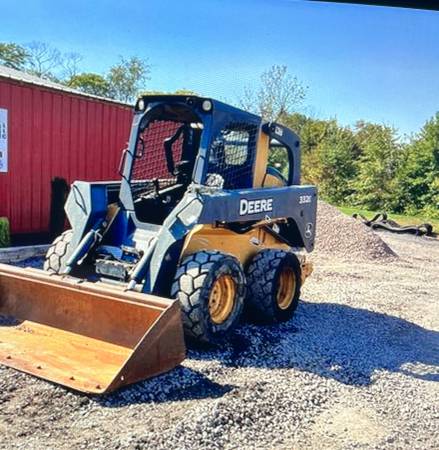 John Deere 332E, dovoz USA — foto 1