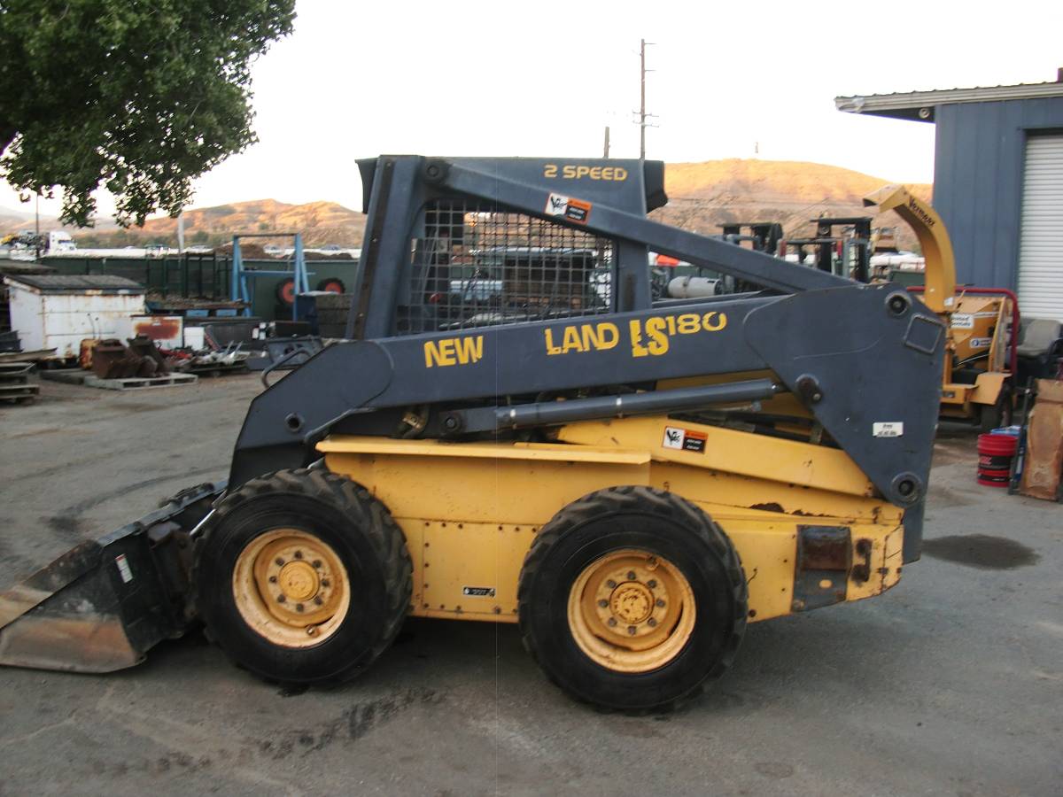 New Holland LS180, dovoz USA — foto 1 | AMECAR New Holland LS180, dovoz USA — foto 1