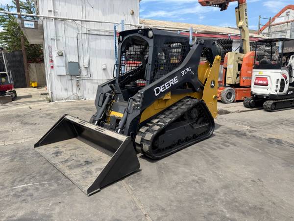 John Deere 317G, dovoz USA — foto 1