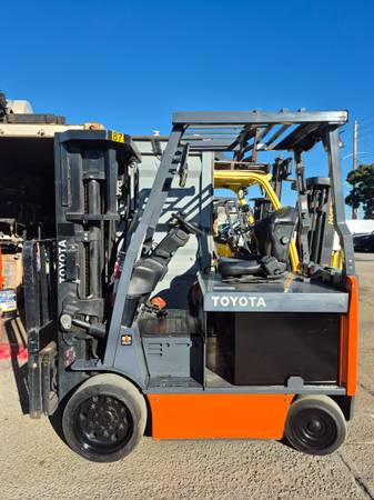 Caterpillar, dovoz USA — foto 2 z 4