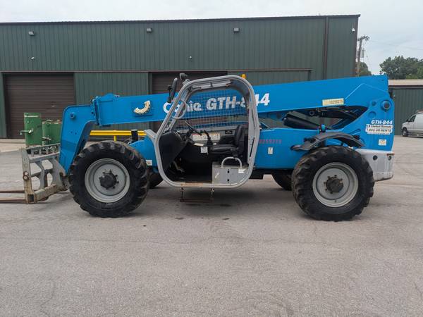 Genie GTH-844, dovoz USA — foto 1