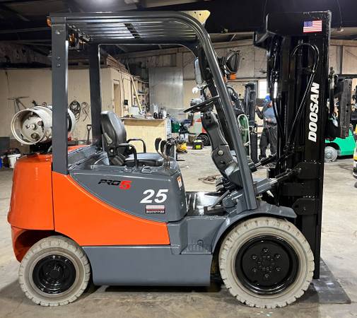 Doosan G25P-5, dovoz USA — foto 1 | AMECAR Doosan G25P-5, dovoz USA — foto 1